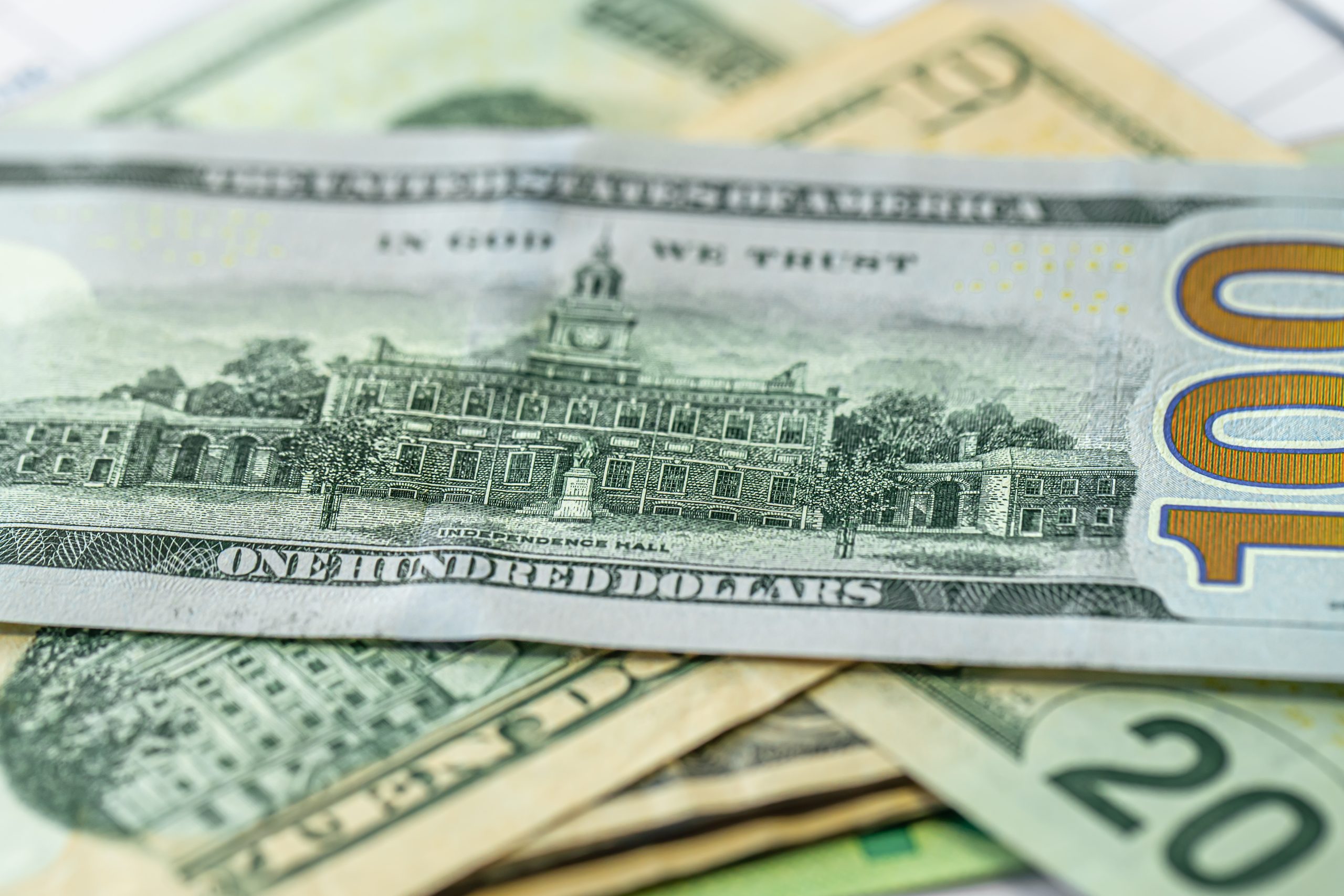 Cem Dolares Americanos Em Dinheiro De Papel Closeup Scaled